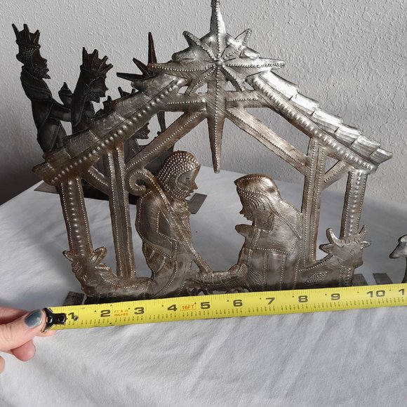 Unique Metal Nativity Set 3 Piece Freestanding 9x10 inch each - Picture 6 of 10
